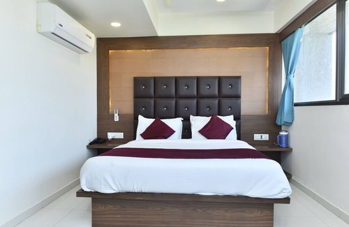 Ahmedabad Hotel | Hotel Royal King by Sky Stays