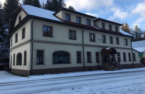 Horni Lomna Hotel | Hotel Salajka