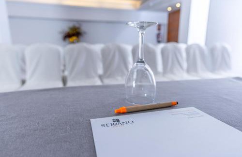 Centro Comercial Hotel | Hotel Serrano