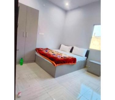 Varanasi Hotel | Hotel Shivashram Guest House Near Rampura Luxa Road - Kashi Vishwanath Temple - Paid Parking - Fully Air Conditioning Guest House