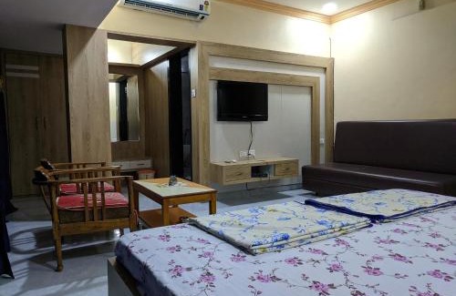 Bilaspur Hotel | Hotel Shivneri