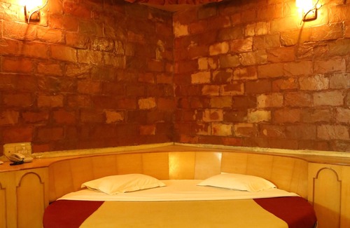 Navarangpura Gam Hotel | Hotel Siddhartha Palace