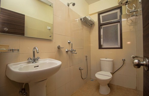 Mughal Sarai Hotel | Hotel Station View Mughalsarai by ShriGo Hotels