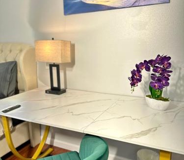 Communipaw House | Hotel-Style, No Host, Professionally Managed ID252