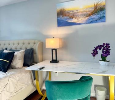 Communipaw House | Hotel-Style, No Host, Professionally Managed ID252