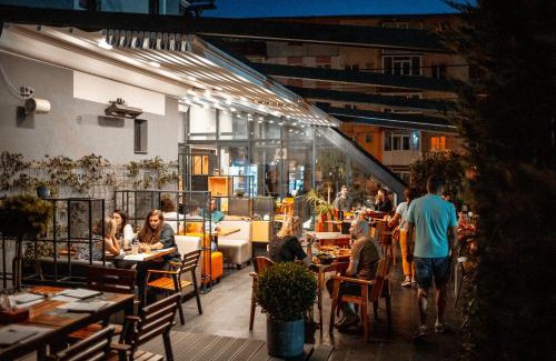 Curtea De Arges Hotel | Hotel Subcarpati