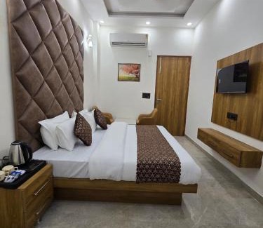 Paharganj Hotel | Hotel The King Palace