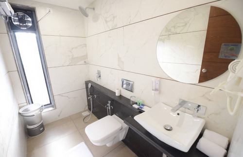 Sinor Hotel | Hotel The Pramukh by Shivalaya Darshanam