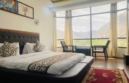 Kargil Hotel | Hotel The White Castle