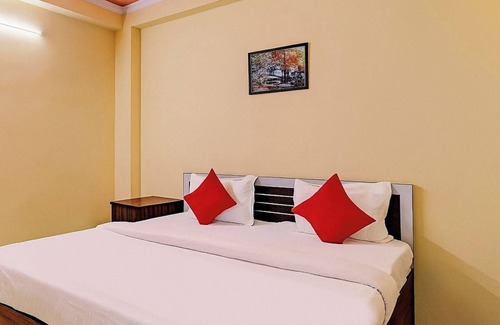 Indira Nagar Hotel | HOTEL Tralveller In LUCKNOW