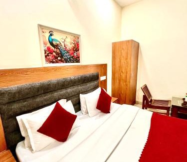 Chandigarh Hotel | Hotel Woodlark Zirakpur II A Peaceful Stay I Travelers Choice I Best for Family and Group