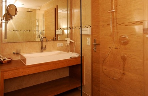 Juns Hotel | Hotel zum grünen Tor