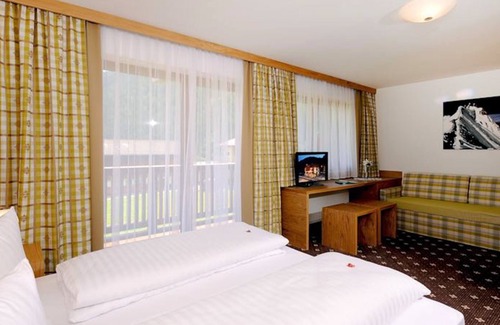 Juns Hotel | Hotel zum grünen Tor