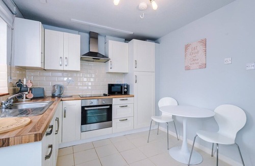 Altrincham Apartment | Hough Green Cottage by Staycay