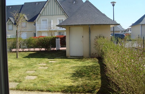 Merville-Franceville-Plage House | house with garden in gated, sea and shops accessible on foot