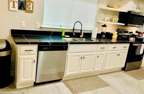 Grogan's Mill House | House 3-bedroom 2,5 Baths FREE Garage Parking with WiFi and AC, Washer, Dryer
