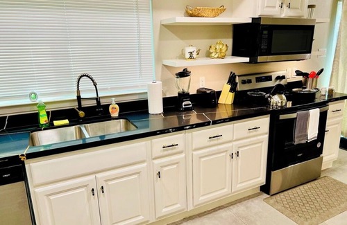 Grogan's Mill House | House 3-bedroom 2,5 Baths FREE Garage Parking with WiFi and AC, Washer, Dryer