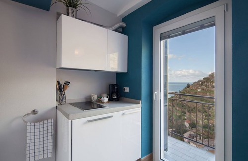 Manarola Apartment | House 67 Seaview Studio with Jacuzzi Manarola