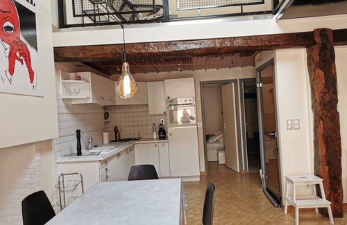 Cahors Old Town House | House 75m2 air-conditioned + garage, all comforts, located medieval center Cahors.