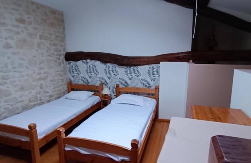 Ternant Apartment | House 8 sleeps 6 3 bedrooms (including mezzanine)