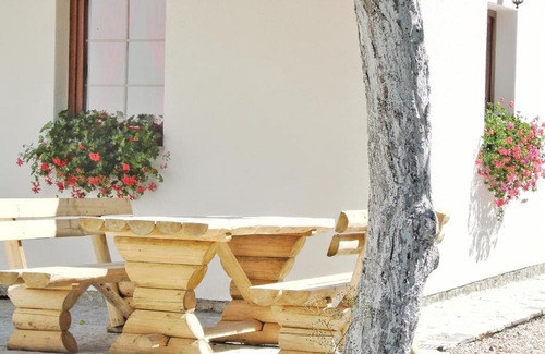 Jezerce House | House Angie