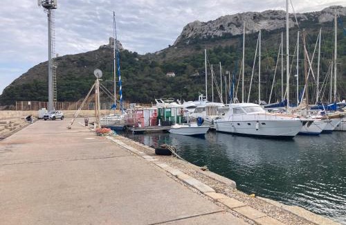 Poetto Boat Rental | House boat R al Poetto 2 pax piu' 1