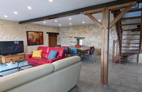 Morlac Villa | House by the River