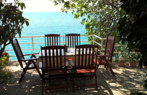 Gradac House | House by the sea