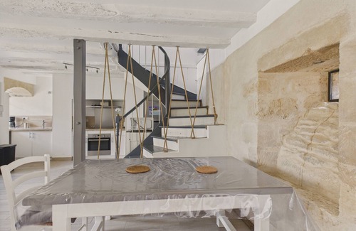 Saint-Leon-sur-Vezere Ski Chalet | House for 5 with outdoor courtyard in the center