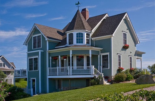 Block Island House | HOUSE FOR RENT, SLEEPS 18, NEAR BEACHES ON BLOCK ISLAND