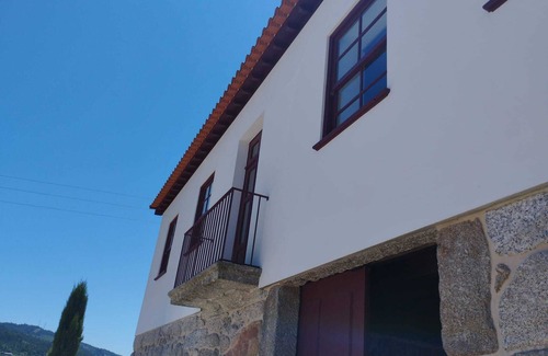 Guimaraes Cottage | House inserted in a Rural Tourism Farm with 1 bedroom and fully equipped