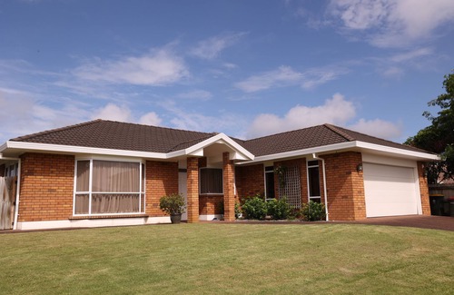 Auckland House | House Located at Central of East Auckland Walking to Botany Shopping Mall n