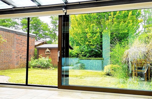 Esens Apartment | House Meereswind 3xbedroom, conservatory with fireplace, office, on the Westerkaye