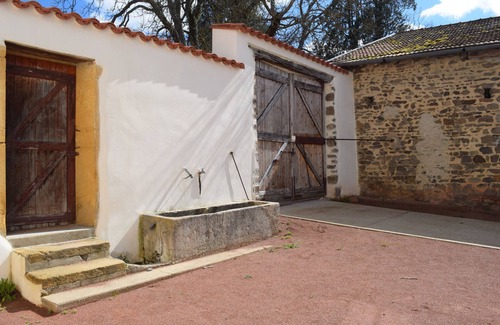 Saint-Symphorien-de-Lay House | House of character in the heart of an equestrian estate