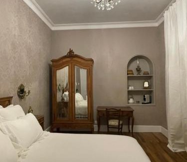 Chatellerault Bed & Breakfast | House of Mailly