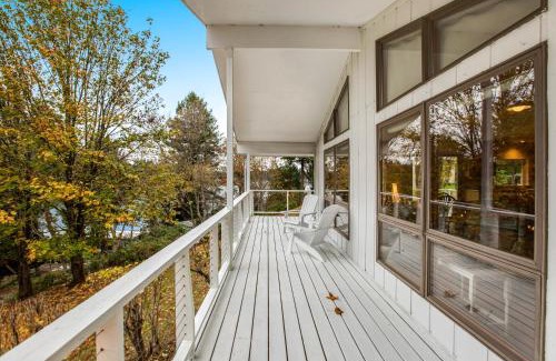 Grapeview House | House on HoneyBee Hill