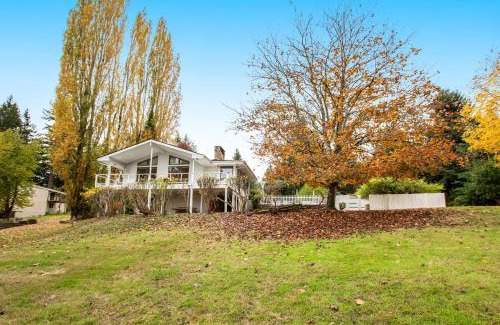 Grapeview House | House on HoneyBee Hill