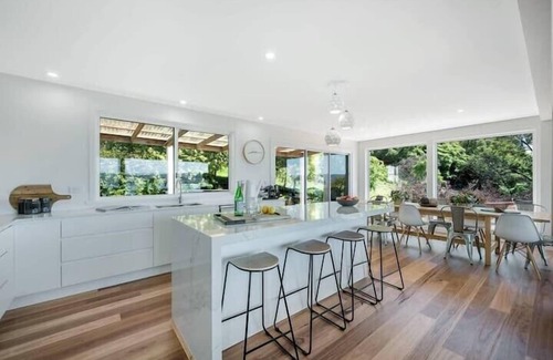 Sandy Bay House | House on the Hill with a View – Sleeps 12, 3 Bath.