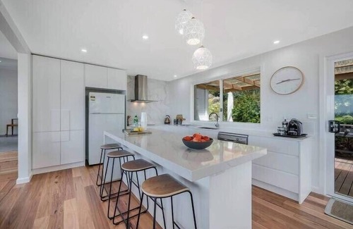 Sandy Bay House | House on the Hill with a View – Sleeps 12, 3 Bath.