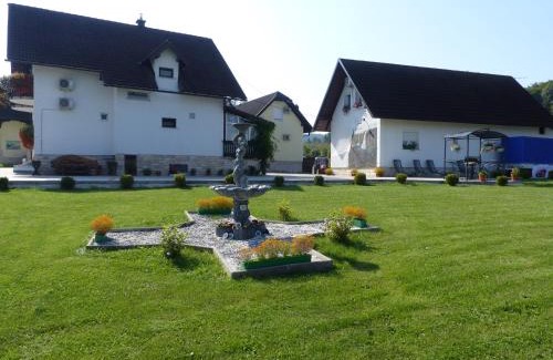 Jezerce Hotel | House Pox