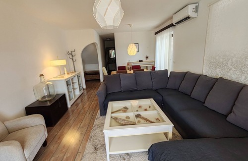 Banjole Apartment | House Rina apartments directly by the sea with whirlpool in a beautiful garden