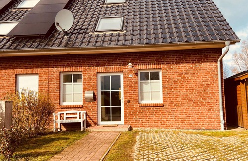 Kaltenhof House | House Sansibar only 700m from the beach with sauna & fireplace and large garden