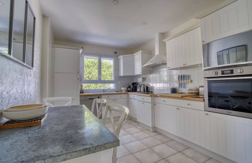 Saint-Trojan-les-Bains Villa | House sleeps 11 between sea and forest in Saint-Trojan-les-Bains, Île d'Oléron