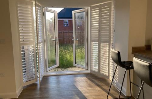 Burton Latimer House | House-Sleeps 8-Parking-Garden-Country Surroundings