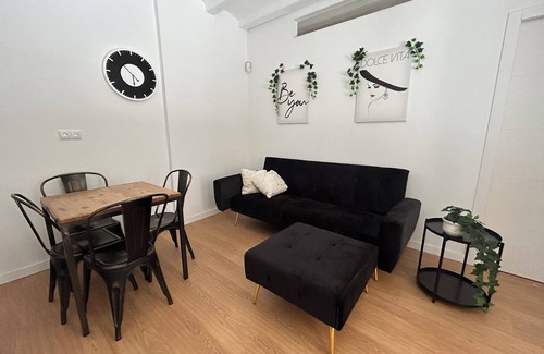 Barceloneta Apartment | HOUSE STEPS FROM THE SEA