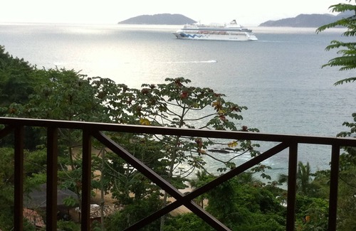 Veloso House | House with 2 suites with wonderful sea view at 80 mt. from Curral beach.