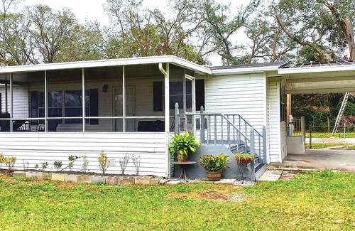 Wesley Chapel House | House with 3-bedroom 2 Bath on one acre of land in wonderful Wesley Chapel