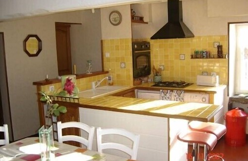 Saint-Point Cottage | House with 3 independent rooms, located in a village 1.5 km from the village