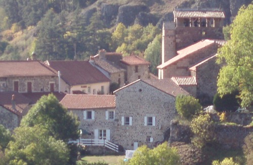 Arlempdes Apartment | House with apparent rock