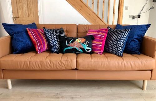 Poole House | House with parking, short stroll to Quay, shops and restaurants